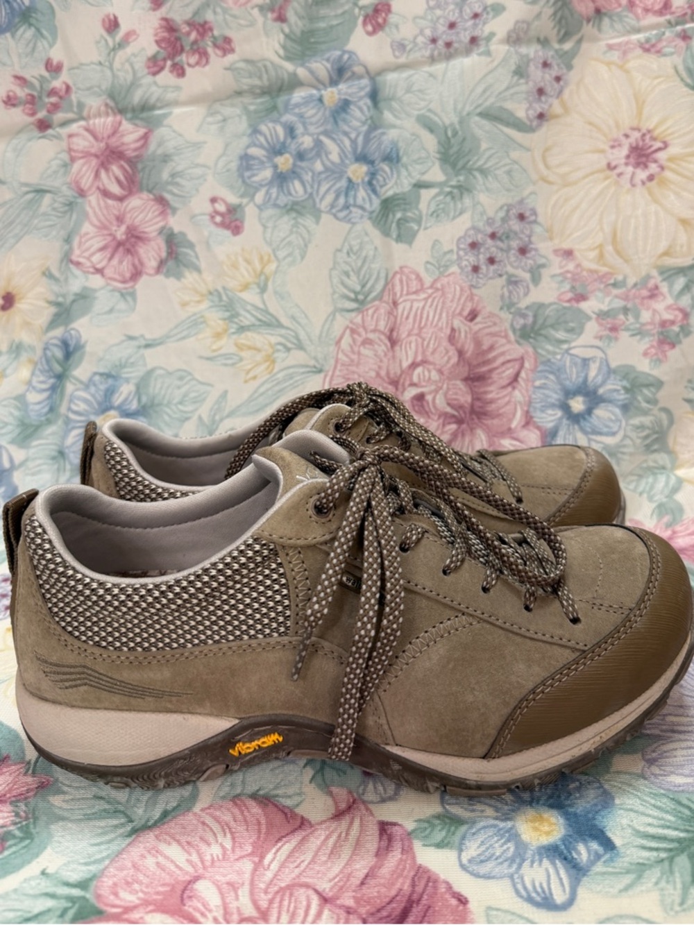 Dansko Paisley suede waterproof sneaker sz 7 like new retail $160 shoes